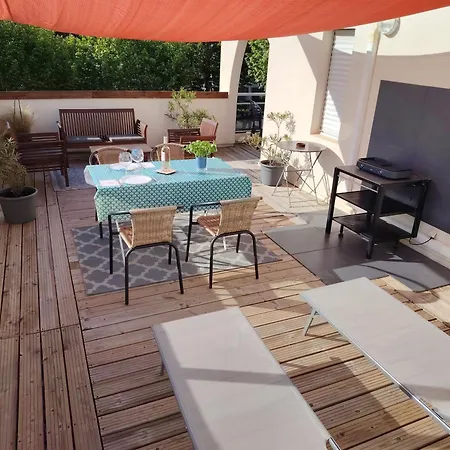 Avec Garage Et Grande Terrasse , Proximite Des Plages *